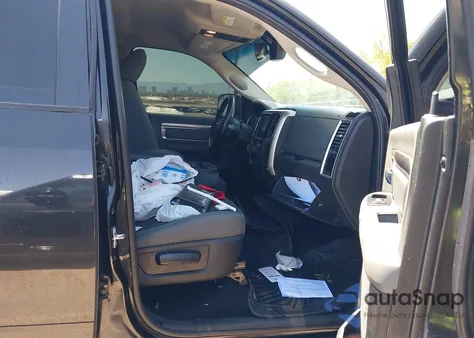 2018 Ram 1500 Big Horn 4X4 6'4 Box z USA, uszkodzony, nr VIN 1C6RR7TT4JS135572